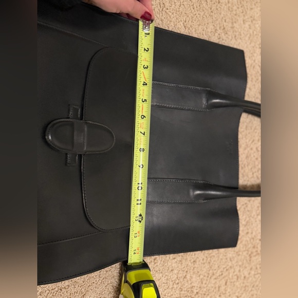 CÉLINE Navy Elegance The Must-Have Luxury Tote for the Modern Sophisticate navy - Picture 14 of 14